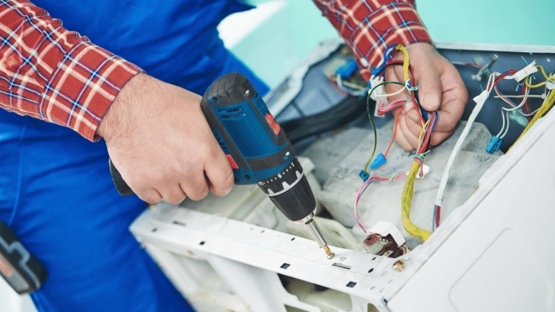 Demirci Sharp Sharp çamaşır makinesi kart tamiri – Su almama arızası orijinal parça ile giderildi. - Teknik servis örneği
